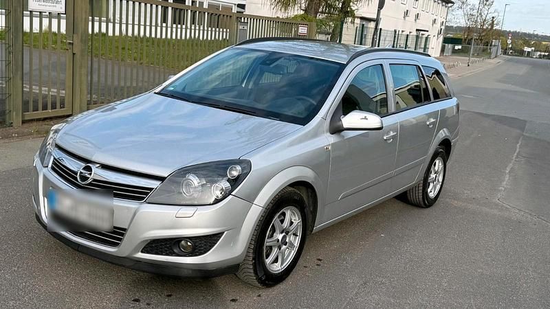 Gebraucht Opel Astra 105 PS (77 kW) 2011 Silber Kombi