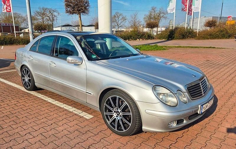 Gebraucht Mercedes E240 Classic 177 PS (130 kW) 2002 Silber Limousine