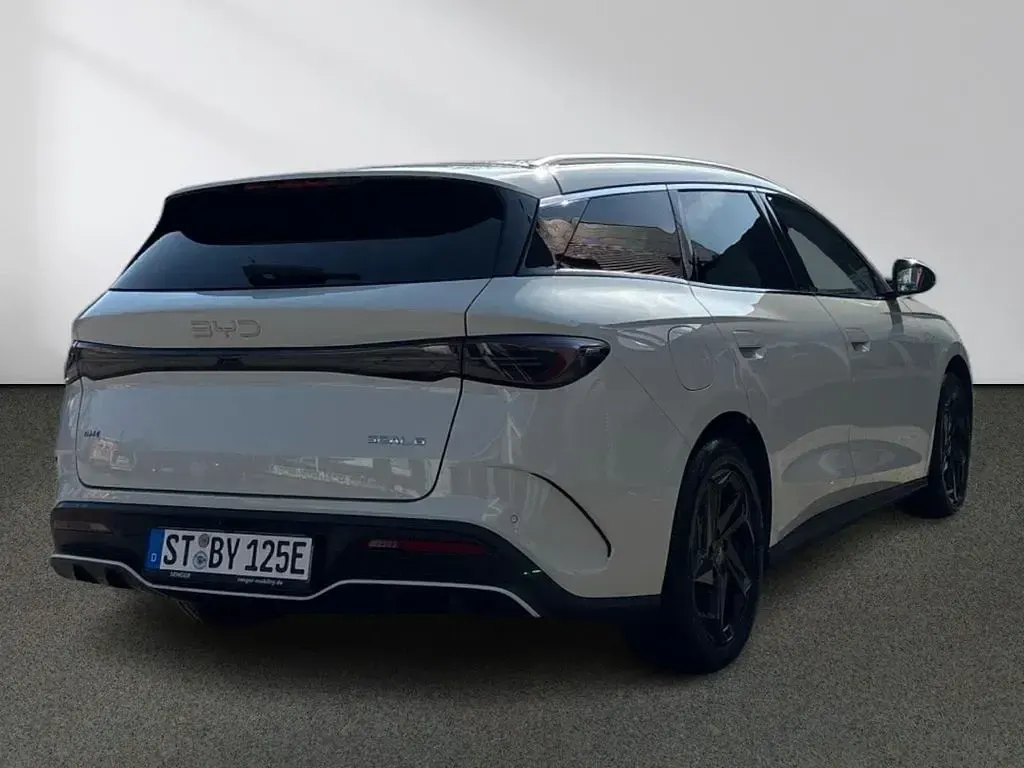 Używany BYD Seal Comfort 212 KM (155 kW) 2025 Beżowy Sedan/Limuzyna