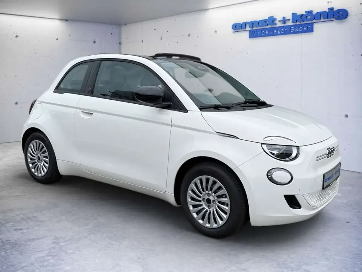 Neu Fiat 500e Red 86 kW (118 PS) 2025 Onyx black Cabrio