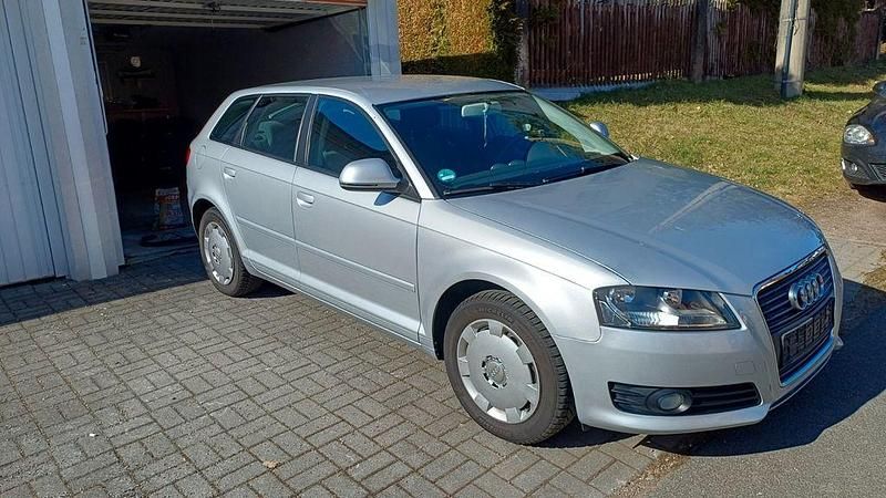 Gebraucht Audi A3 Attraction 102 PS (75 kW) 2010 Silber Kleinwagen