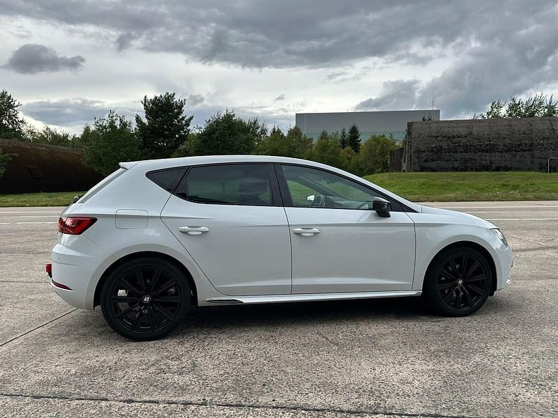 Weiß Gebraucht 2019 Seat Leon FR Kombi | 13.990 € (Guter Preis) - Bild 1/4