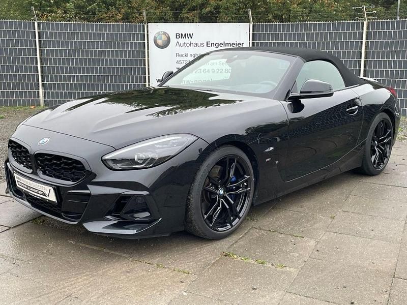 Black sapphire metallic Gebraucht 2024 BMW Z4 M Sport Cabrio | 51.790 € (Fairer Preis) - Bild 1/3