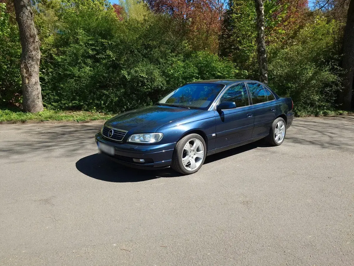 Second-hand Opel Omega 218 CP (160 kW) 2001 Albastru Berlinǎ