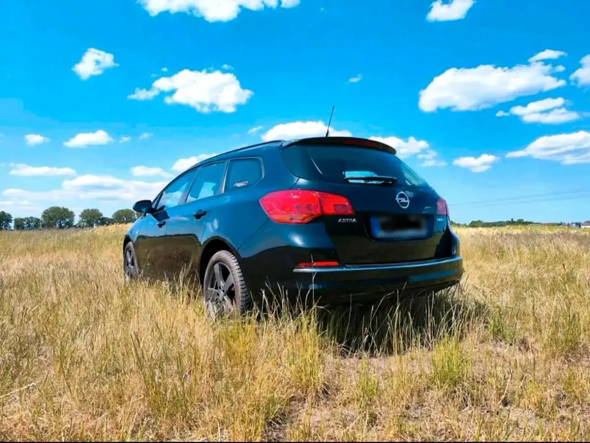Gebraucht Opel Astra Active 143 PS (105 kW) 2013 Kombi