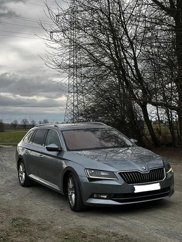 Gebraucht Skoda Superb 150 PS (110 kW) 2015 Grau Kombi