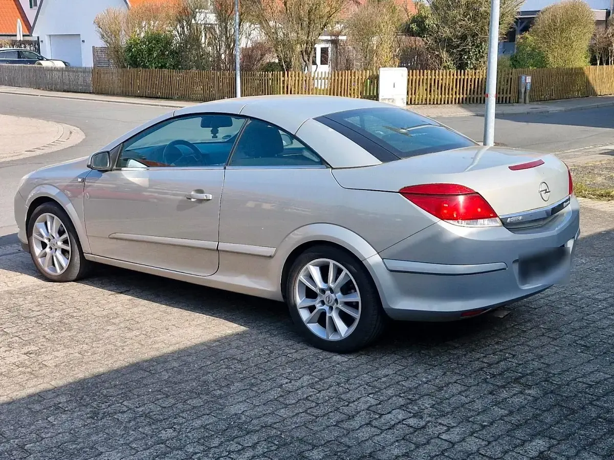 Gebraucht Opel Astra Cabriolet 105 PS (77 kW) 2006 Gold Cabrio