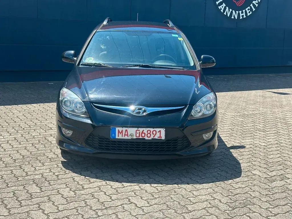 Gebraucht Hyundai i30 Comfort 105 PS (77 kW) 2011 Schwarz Kombi