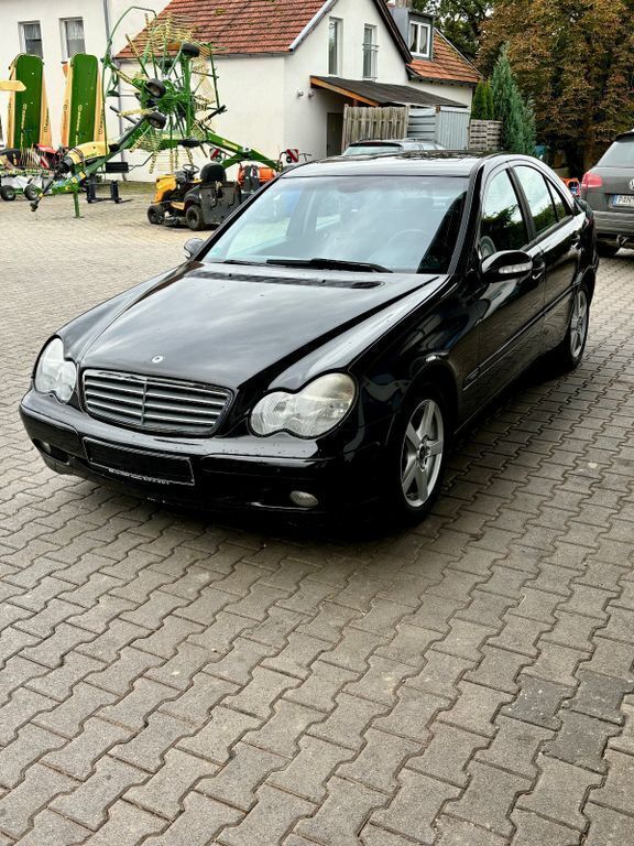 Schwarz Gebraucht 2004 Mercedes C200 Limousine | 3.290 € (Superpreis) - Bild 1/4