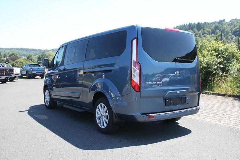 Gebraucht Ford Tourneo Titanium 150 PS (110 kW) 2023 Blau Kombi