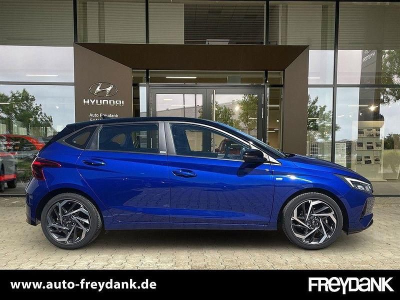 Gebraucht Hyundai i20 Intro Edition 101 PS (74 kW) 2020 Intense blue/ black Kleinwagen