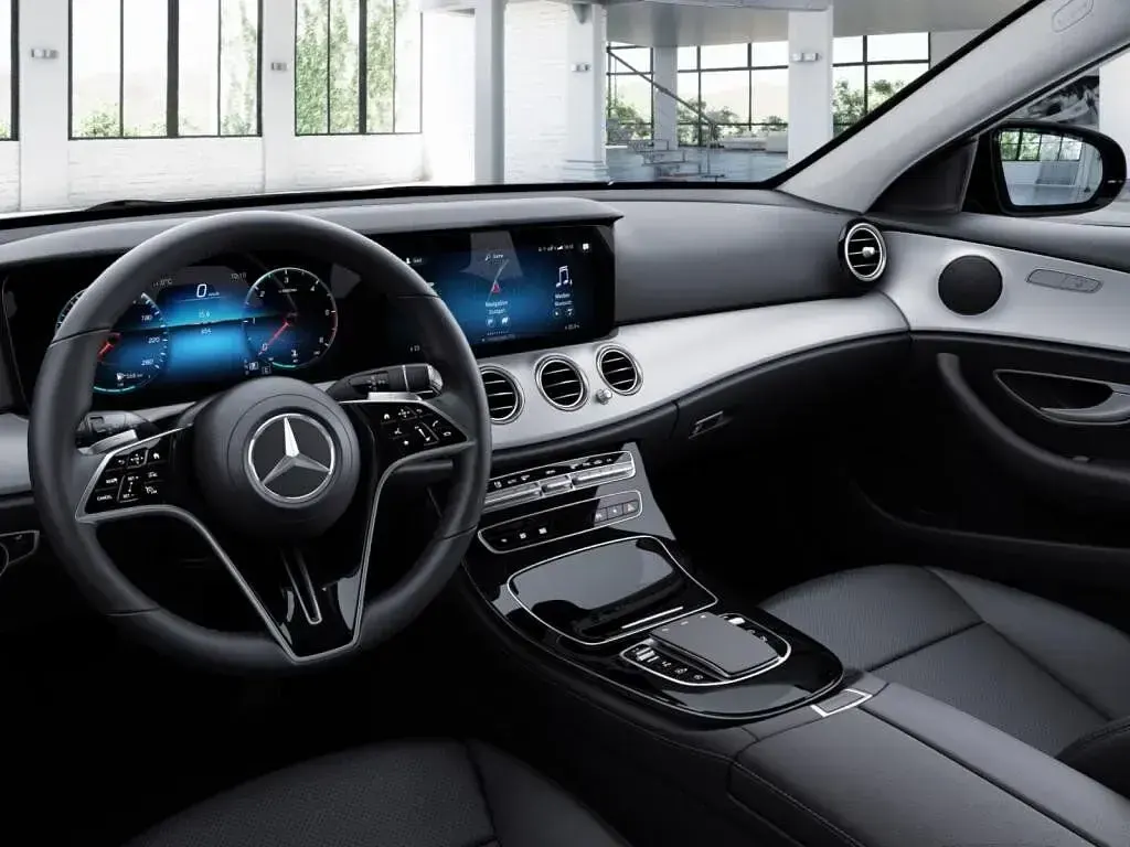 Gebraucht Mercedes E400 Avantgarde 330 PS (242 kW) 2023 Schwarz Limousine