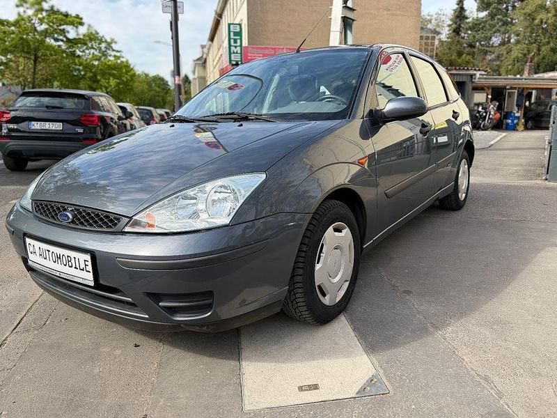 Używany Ford Focus Ambiente 101 KM (74 kW) 2002 Szary Sedan/Limuzyna