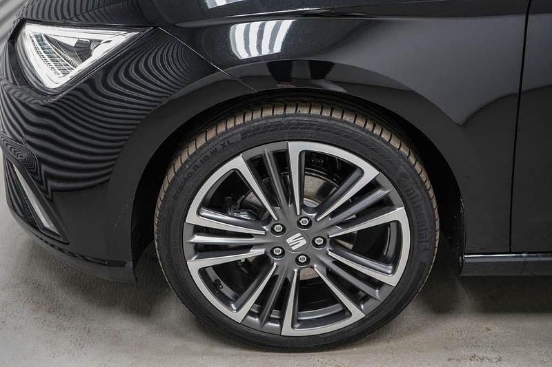 Neu Seat Ibiza FR 116 PS (85 kW) 2025 Midnightblack metallic (0e) Kleinwagen