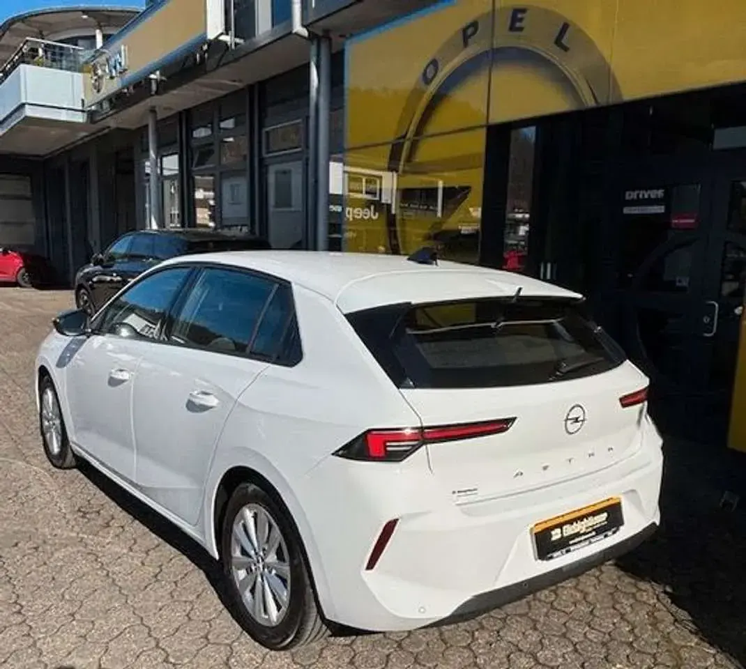 Gebraucht Opel Astra Enjoy 131 PS (96 kW) 2023 Weiß Kleinwagen