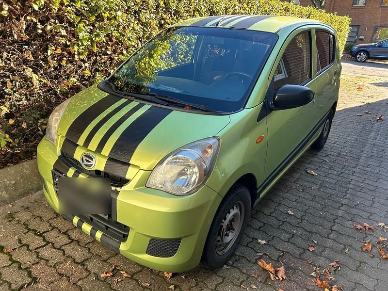 Grün Gebraucht 2008 Daihatsu Cuore Kleinwagen | 1.149 € (Guter Preis) - Bild 1/4
