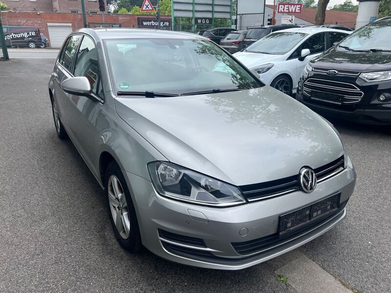 Silber Gebraucht 2014 VW Golf VII Comfortline Limousine | 6.499 € (Superpreis) - Bild 1/4