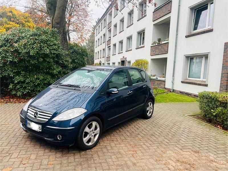 Blau Gebraucht 2006 Mercedes A180 Elegance Kleinwagen | 1.750 € (Guter Preis) - Bild 1/4