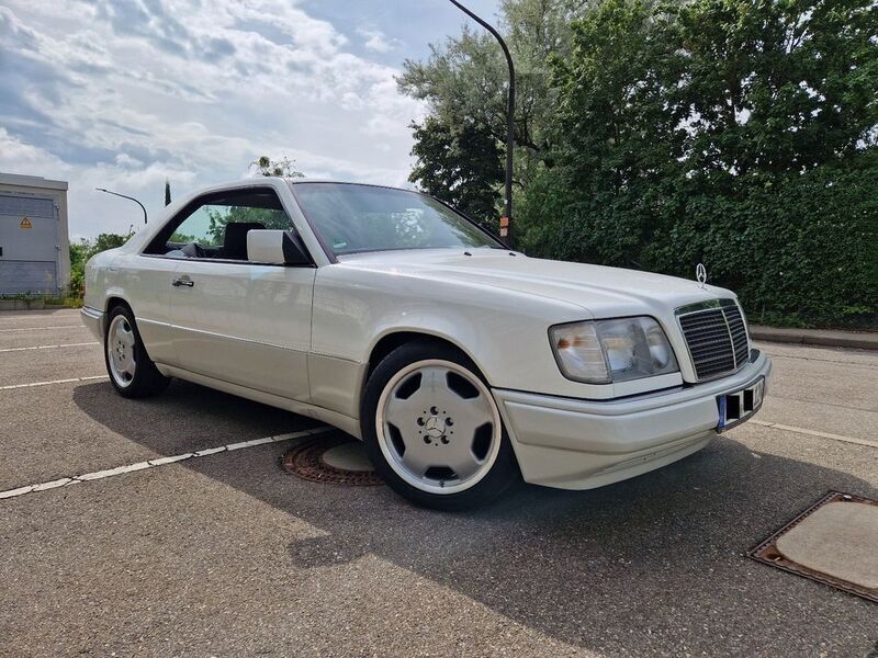 Weiß Gebraucht 1996 Mercedes E220 Coupé | 15.999 € (Fairer Preis) - Bild 1/4
