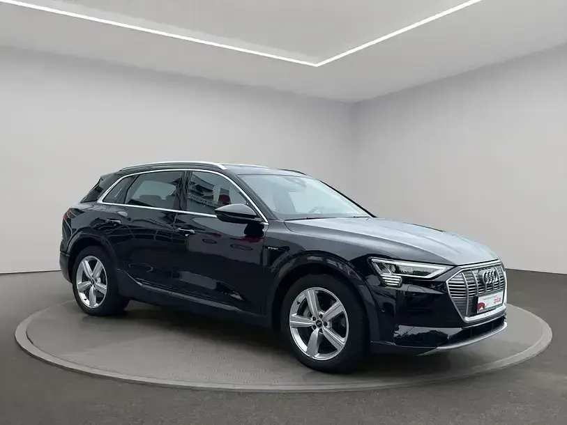 Gebraucht Audi e-tron Advanced 300 kW (408 PS) 2023 Mythosschwarz metallic SUV