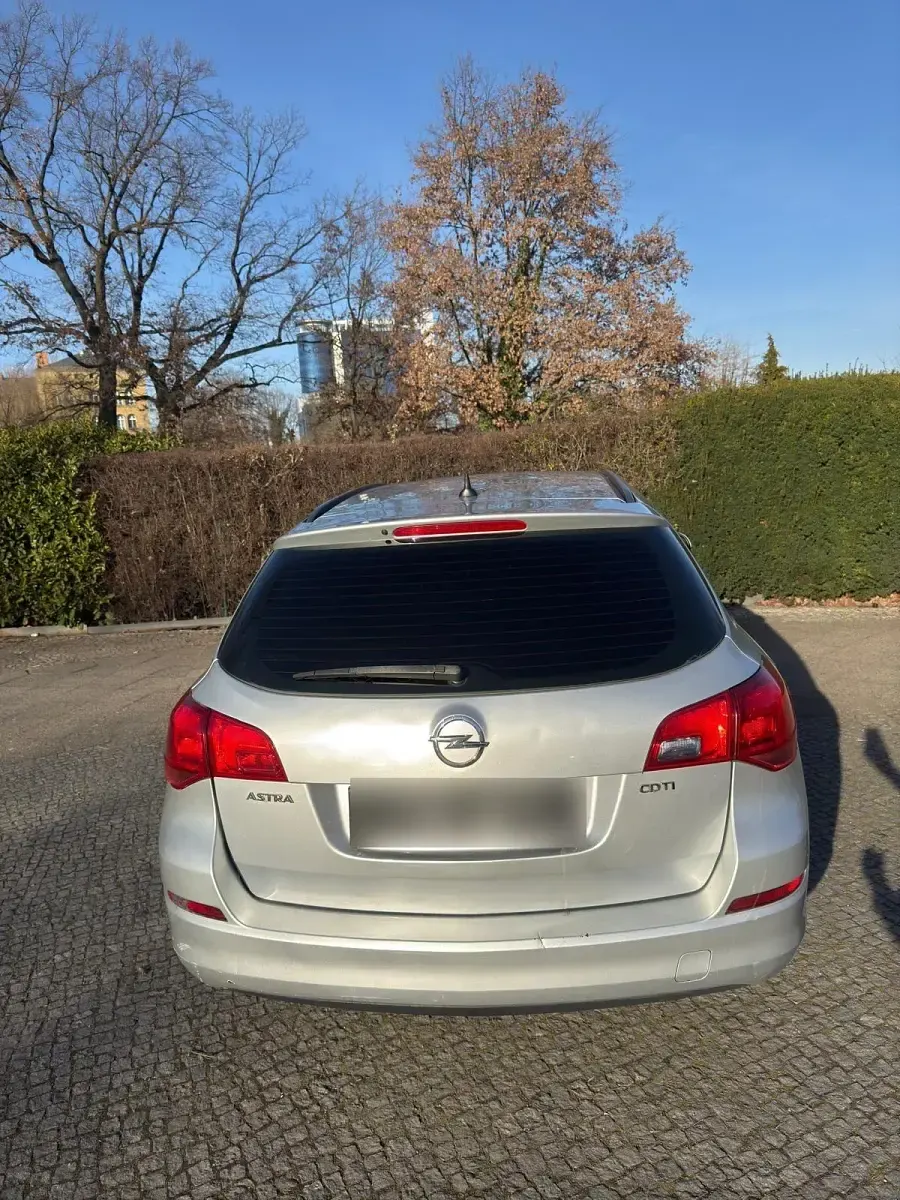 Second-hand Opel Astra 110 CP (80 kW) 2011 Gri Break