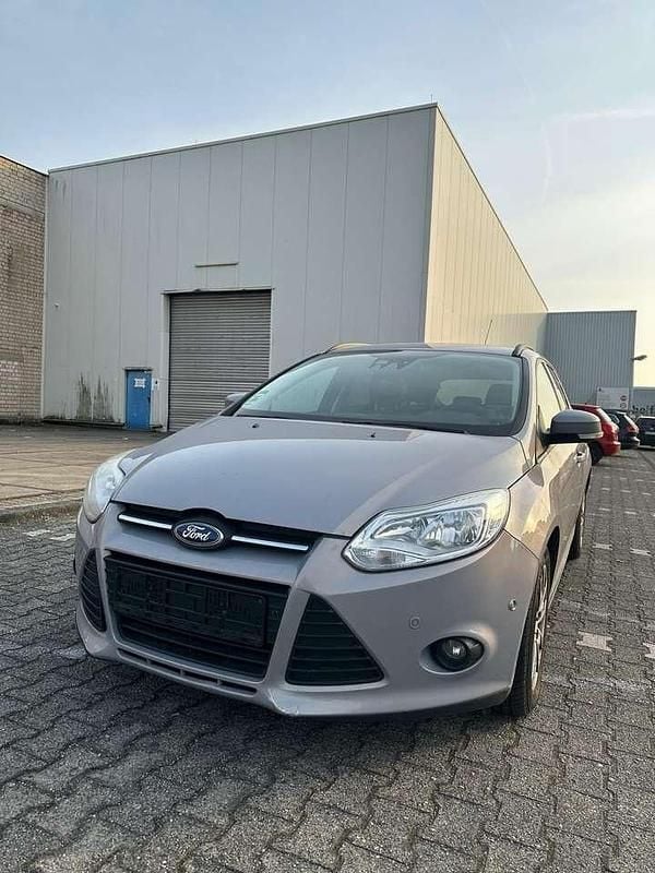 Gebraucht Ford Focus Trend 116 PS (85 kW) 2012 Grau Kombi