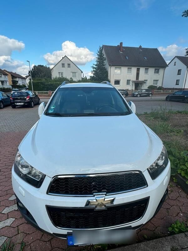 Weiß Gebraucht 2012 Chevrolet Captiva SUV | 8.000 € - Bild 1/4