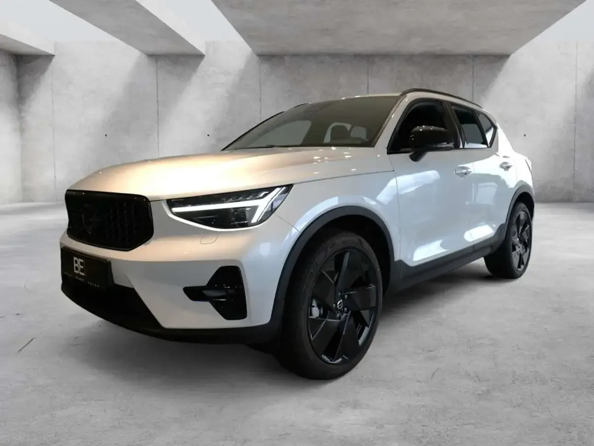 Neu Volvo XC40 Plus 163 PS (119 kW) 2026 Weiß SUV