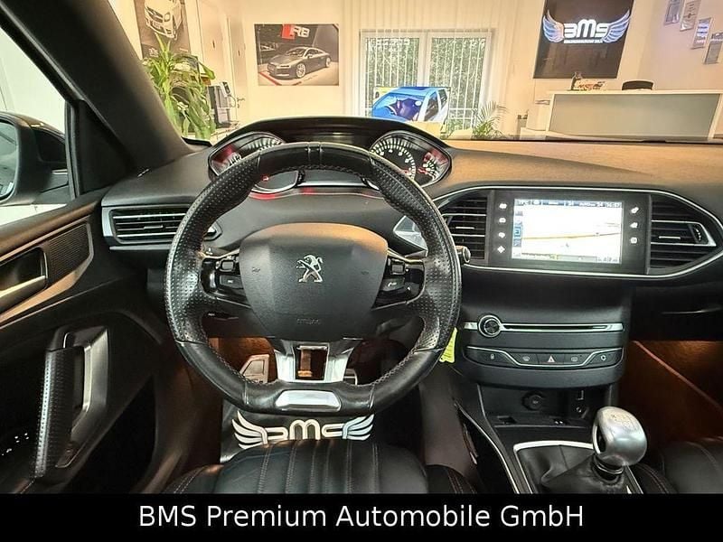 Gebraucht Peugeot 308 Allure GT-Line 131 PS (96 kW) 2016 Weiß Limousine