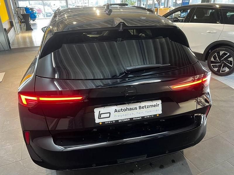 Neu Opel Astra Ultimate 131 PS (96 kW) 2026 Schwarz Kombi
