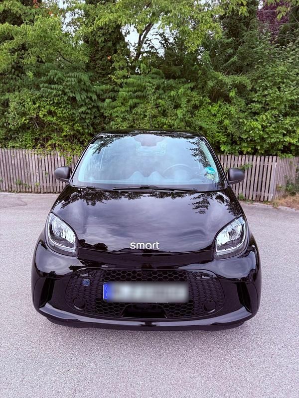 Schwarz Gebraucht 2022 Smart ForFour Electric Drive Passion Kleinwagen | 10.999 € (Fairer Preis) - Bild 1/4