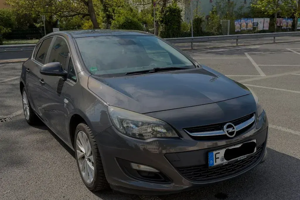 Gebraucht Opel Astra 120 PS (88 kW) 2012 Grau Limousine