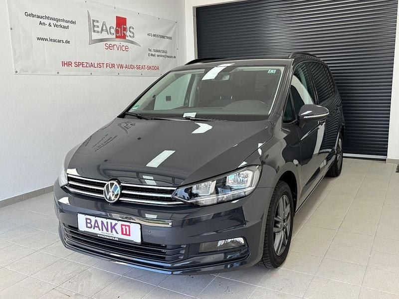 Gebraucht VW Touran Comfortline 150 PS (110 kW) 2022 Grau Van / Kleinbus