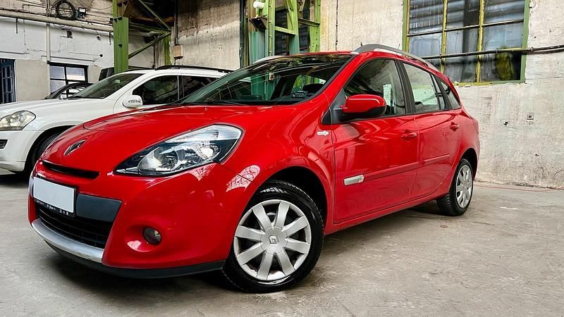 Rot Gebraucht 2012 Renault Clio IV Kleinwagen | 4.900 € (Fairer Preis) - Bild 1/4