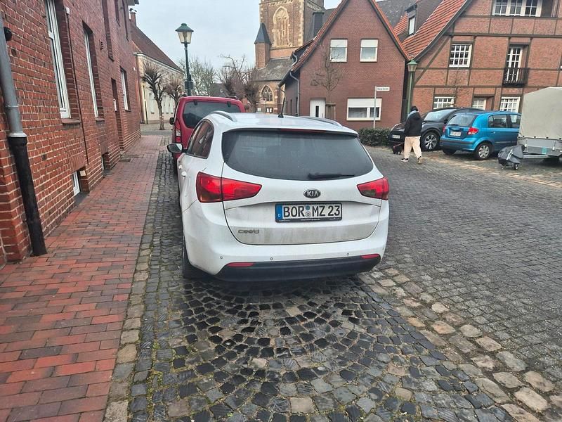 Gebraucht Kia Ceed 99 PS (72 kW) 2013 Weiß Kleinwagen