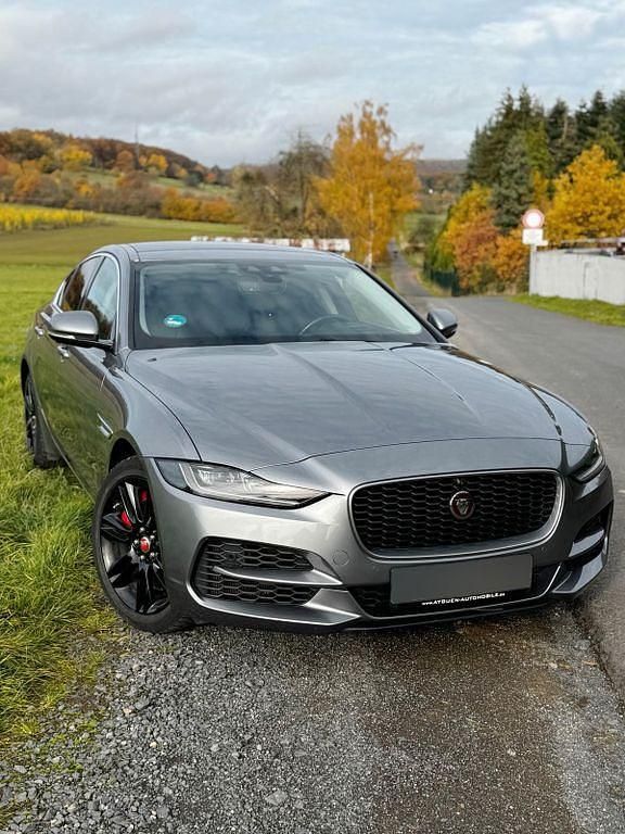 Grau Gebraucht 2020 Jaguar XE S Limousine | 22.900 € (Guter Preis) - Bild 1/4