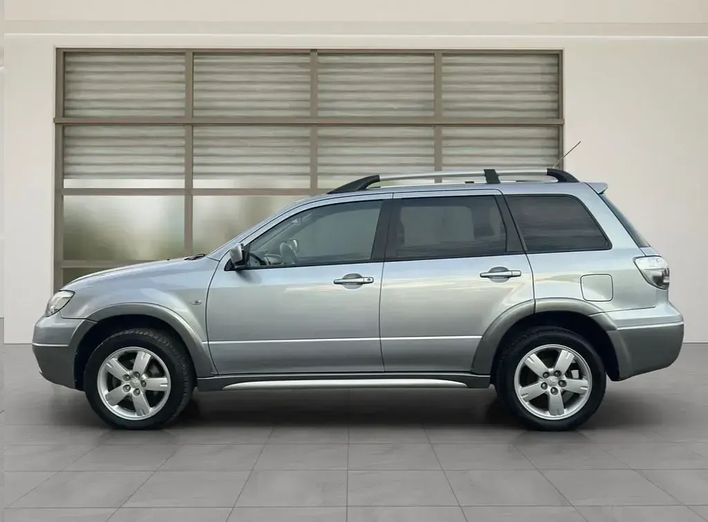 Gebraucht Mitsubishi Outlander Intense 160 PS (117 kW) 2005 Silber SUV