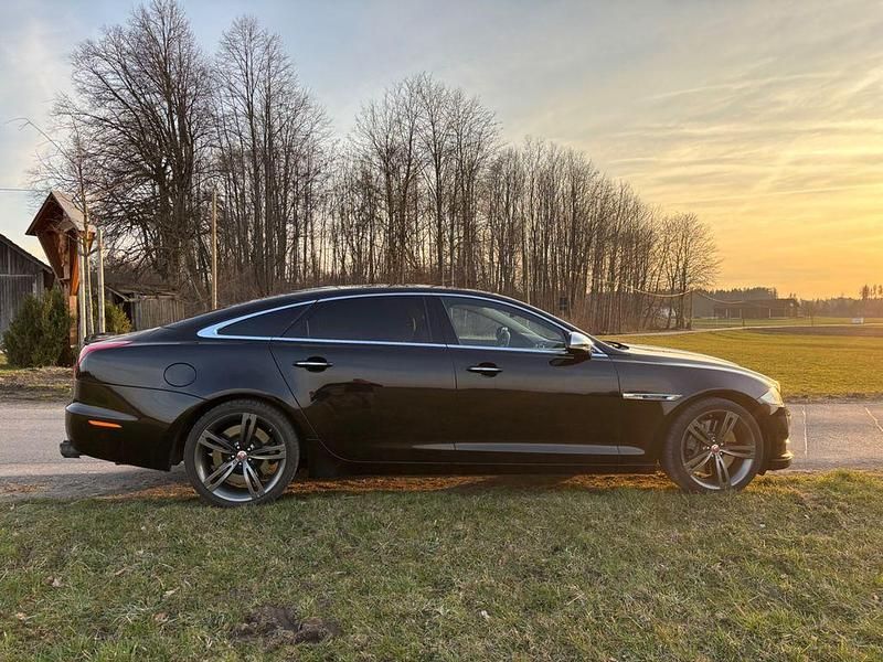 Używany Jaguar XJ 510 KM (375 kW) 2010 Czarny Sedan/Limuzyna