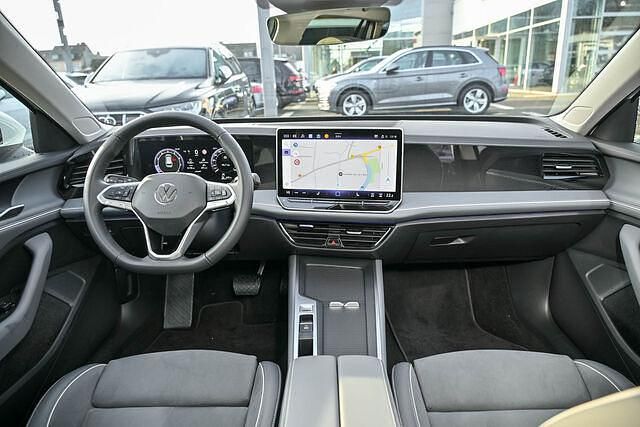 Gebraucht VW Passat Business 150 PS (110 kW) 2024 Oryxweiß perlmutteffekt Kombi