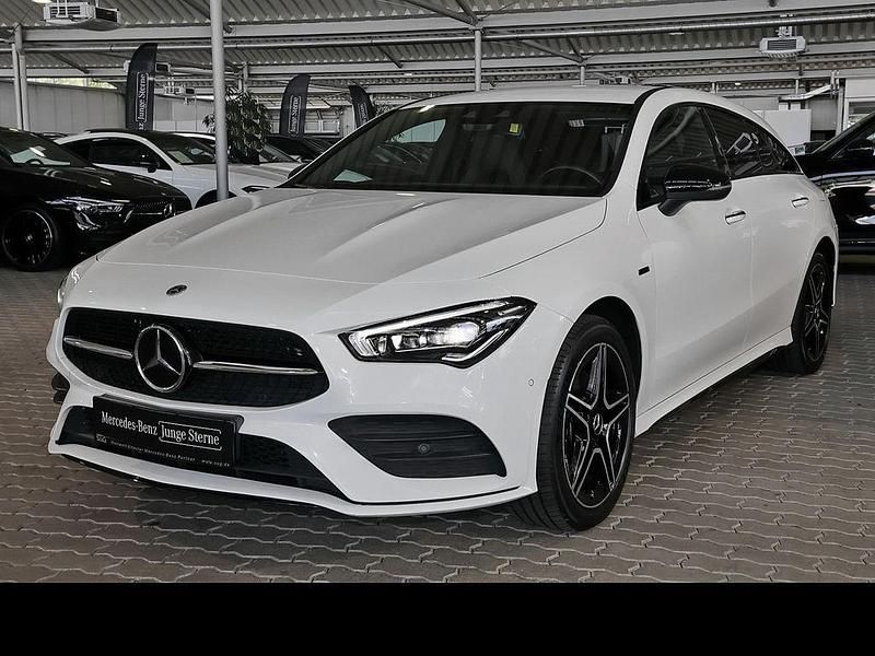 Unilack polarweiß Gebraucht 2021 Mercedes CLA250e Shooting Brake AMG Kombi | 26.890 € (Fairer Preis) - Bild 1/4