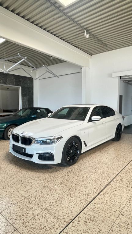Weiß Gebraucht 2019 BMW 530 M Sport Limousine | 26.900 € - Bild 1/2