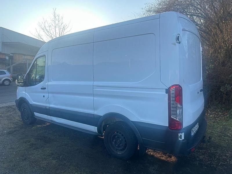 Gebraucht Ford Transit Trend 131 PS (96 kW) 2019 Weiß Van / Kleinbus