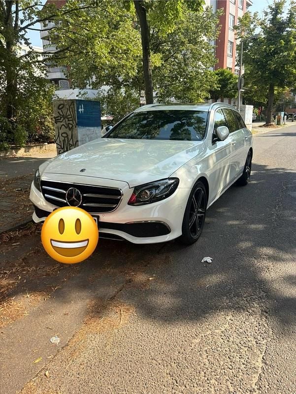 Weiß Gebraucht 2019 Mercedes E300 Kombi | 26.200 € (Guter Preis) - Bild 1/4