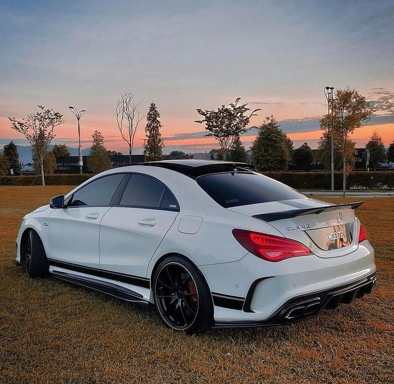 Weiß Gebraucht 2015 Mercedes CLA45 AMG AMG Limousine | 21.000 € (Fairer Preis) - Bild 1/4