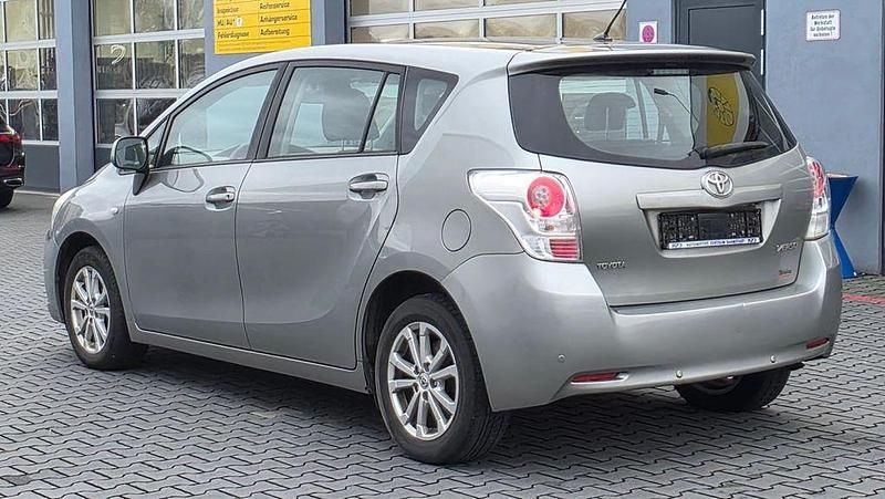 Gebraucht Toyota Verso Edition 147 PS (108 kW) 2010 Grau Van / Kleinbus