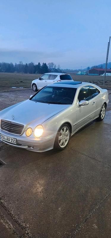 Grau Gebraucht 2001 Mercedes CLK230 Elegance Coupé | 3.650 € (Guter Preis) - Bild 1/4
