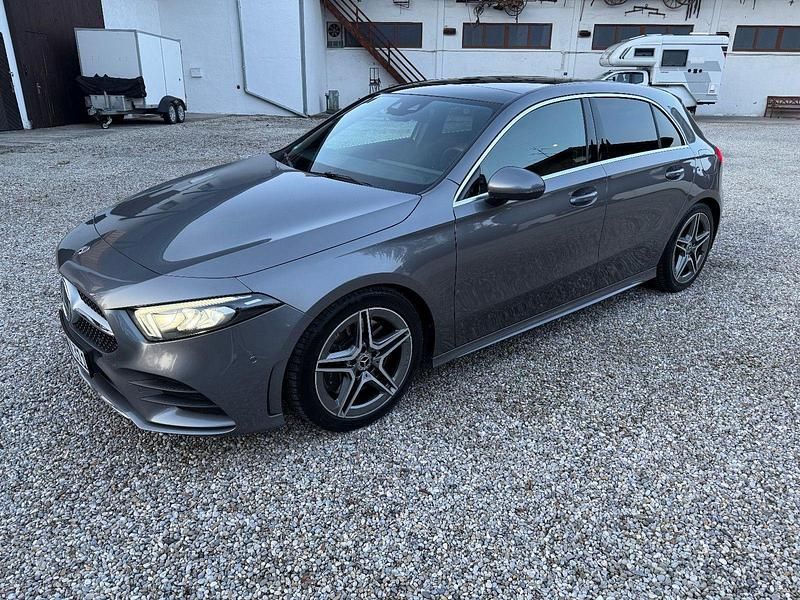Grau Gebraucht 2020 Mercedes A250 AMG line Limousine | 18.900 € (Superpreis) - Bild 1/4