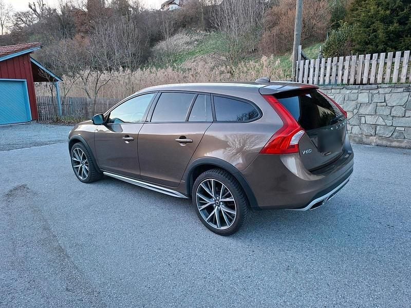 Gebraucht Volvo V60 CC 150 PS (110 kW) 2016 Braun Kombi