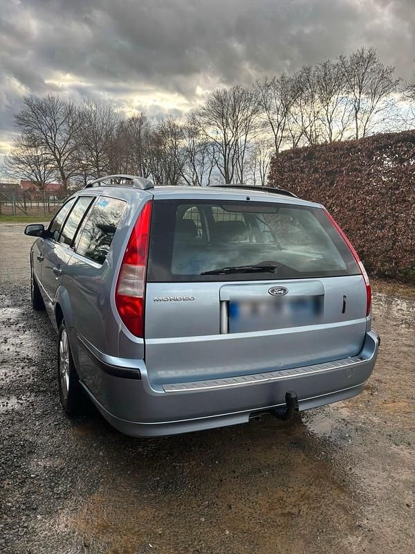 Gebraucht Ford Mondeo 146 PS (107 kW) 2006 Blau Kombi