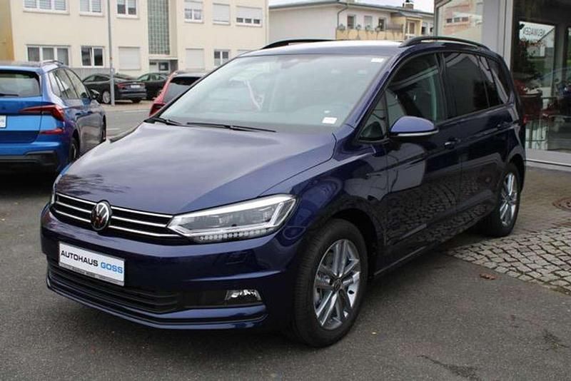 Blau Gebraucht 2024 VW Touran Comfortline Van / Kleinbus | 35.990 € (Fairer Preis) - Bild 1/4
